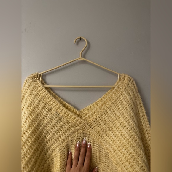 ๐ TOPSHOP ๐ OFF SHOULDER V-NECK KNIT CROP SWEATER - Picture 2 of 6